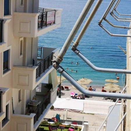 Comfortable Beachfront Apartment Loutraki  Exterior photo