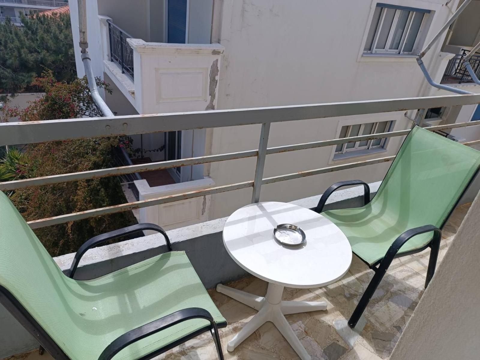Comfortable Beachfront Apartment Loutraki  Exterior photo